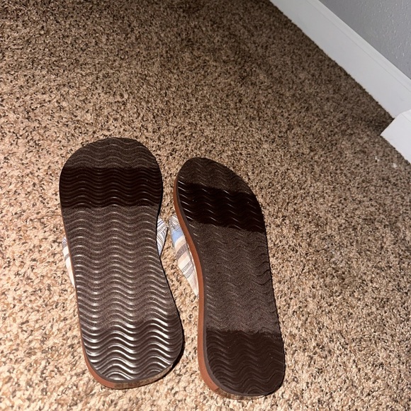 Adorable White and Tan Sandals with Thong Style Comfort Cloth Stripped Medium - Picture 5 of 9